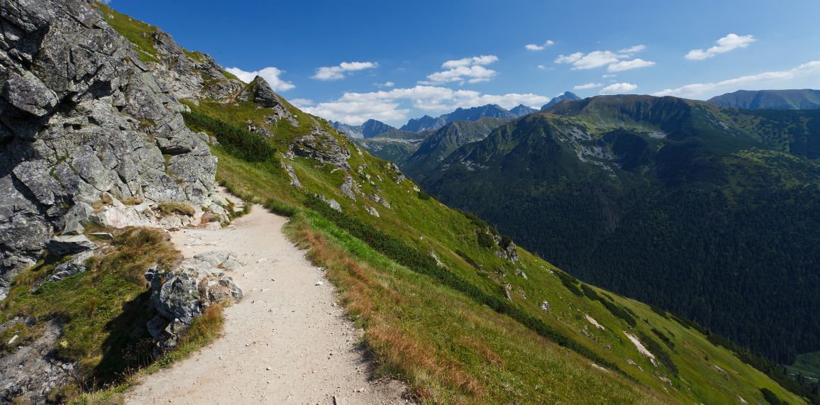 ** PRIER DANS LA VILLE, S'ARRÊTER PRIER ENSEMBLE ** - Page 3 5-chemin-montagne-v2-6412fbc97eaa2055651171